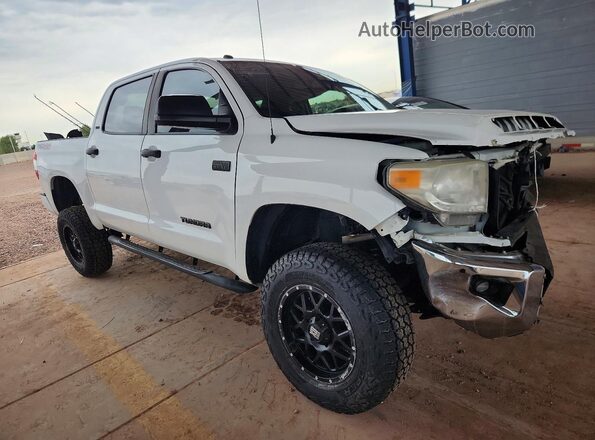 5TFDW5F16HX607777 2017 TOYOTA TUNDRA Белый Передняя правая четверть