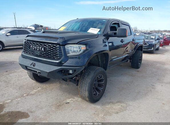 5TFDY5F16JX687288 2018 TOYOTA TUNDRA Черный 