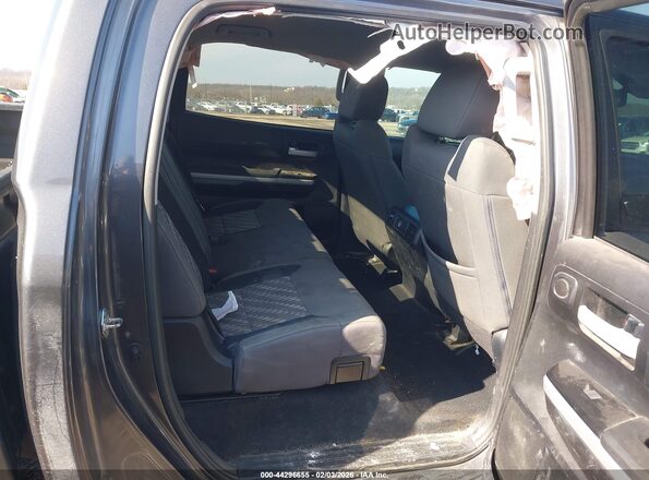 5TFEM5F1XJX124230 2018 TOYOTA TUNDRA Gray VIN կոդի պիտակի տեսք