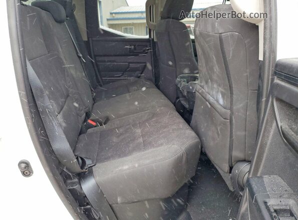 5TFKB5GD3RX002547 2024 TOYOTA LE White Vista de los asientos traseros