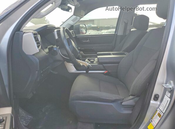 5TFLA5AB8PX026774 2023 TOYOTA TUNDRA Серебряный Вид салона спереди