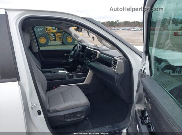 5TFLA5DAXRX178836 2024 TOYOTA TUNDRA Белый Вид салона спереди