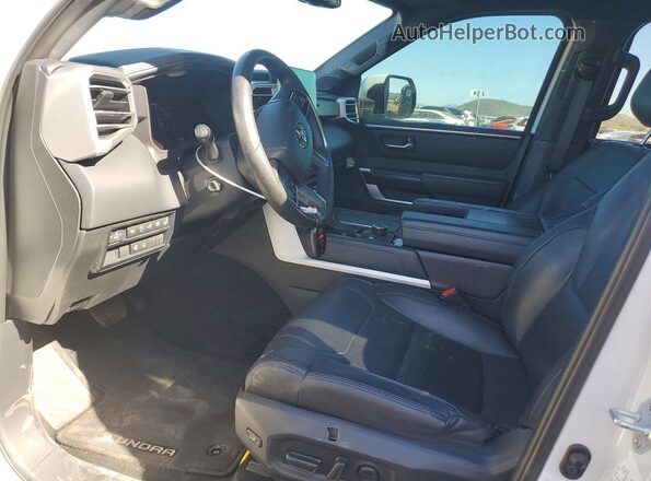 5TFNA5DB4NX041418 2022 TOYOTA TUNDRA White Widok wnętrza z przodu