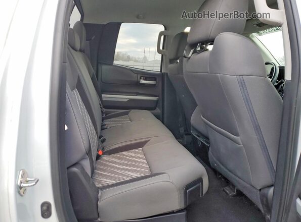 5TFRM5F15KX137969 2019 TOYOTA LE White უკანა სავარძლების ხედი