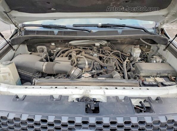 5TFRM5F15KX137969 2019 TOYOTA LE White უკანა სალონის ხედი