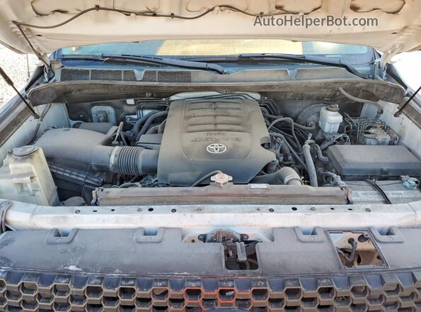 5TFRM5F16KX135566 2019 TOYOTA LE White Widok wnętrza z tyłu