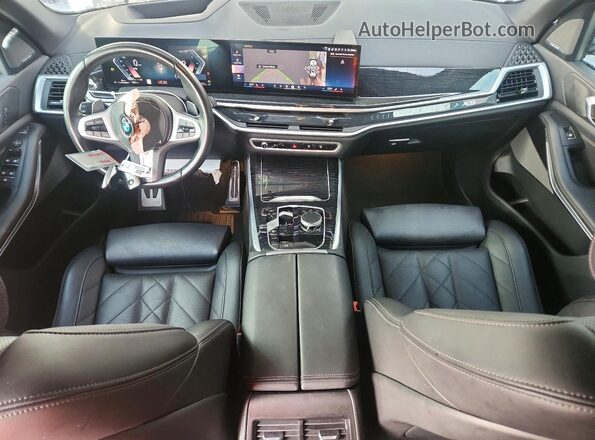 5UX13EU00R9U27883 2024 BMW X5 White Widok deski rozdzielczej