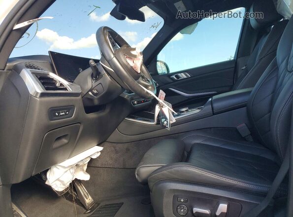5UX13EU00R9U27883 2024 BMW X5 White Widok wnętrza z przodu