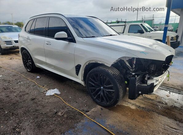 5UX13EU00R9U27883 2024 BMW X5 White Przód prawy