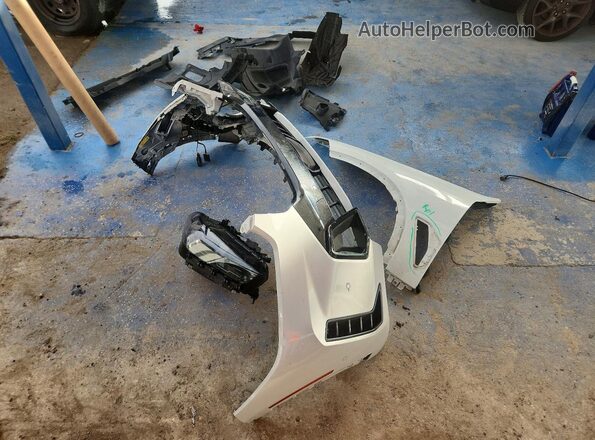 5UX13EU00R9U27883 2024 BMW X5 White Widok naklejki z numerem VIN