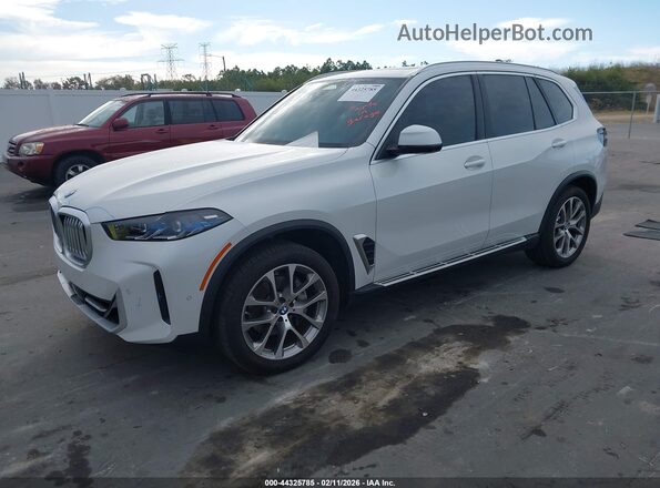 5UX13EU06R9V10220 2024 BMW X5 Белый Передняя левая четверть