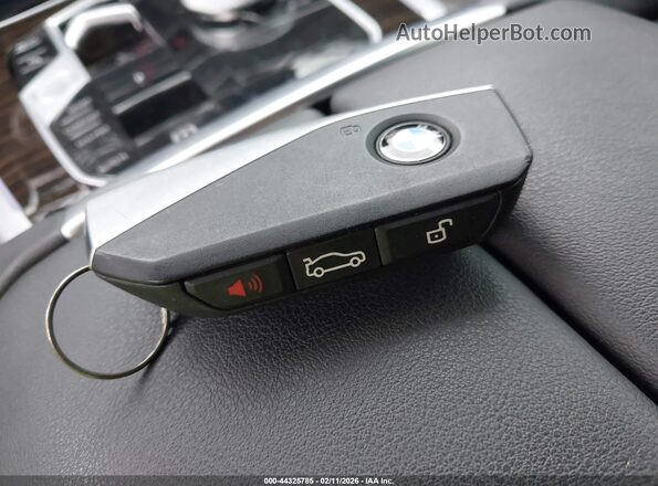 5UX13EU06R9V10220 2024 BMW X5 Белый Вид панели приборов