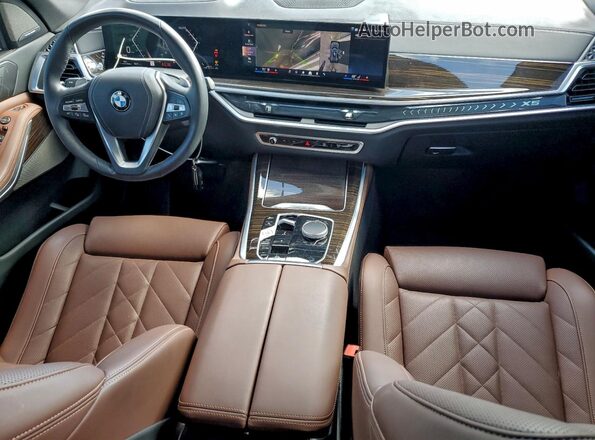 5UX13EU07R9U74120 2024 BMW X5 Gray Widok deski rozdzielczej