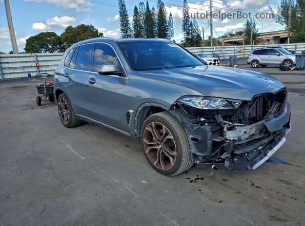5UX13EU07R9U74120 2024 BMW X5 Gray Przód prawy