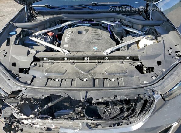 5UX13EU07R9U74120 2024 BMW X5 Gray Widok wnętrza z tyłu