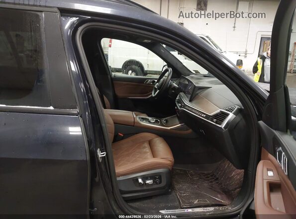 5UX23EM01R9U59407 2024 BMW X7 Black 