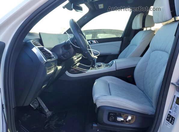 5UX23EM01S9Y89766 2025 BMW X7 White Vista interior delantera