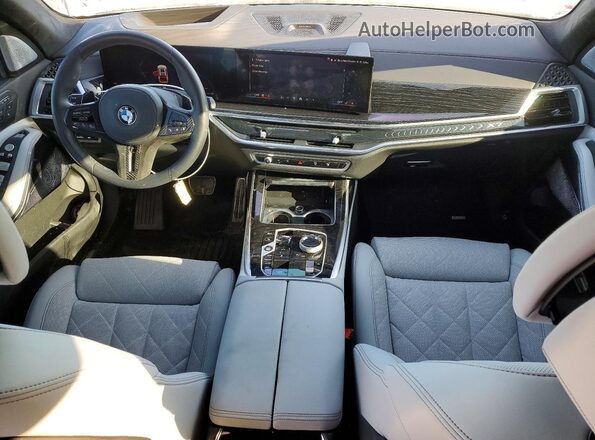 5UX23EM01S9Y89766 2025 BMW X7 White Vista del salpicadero