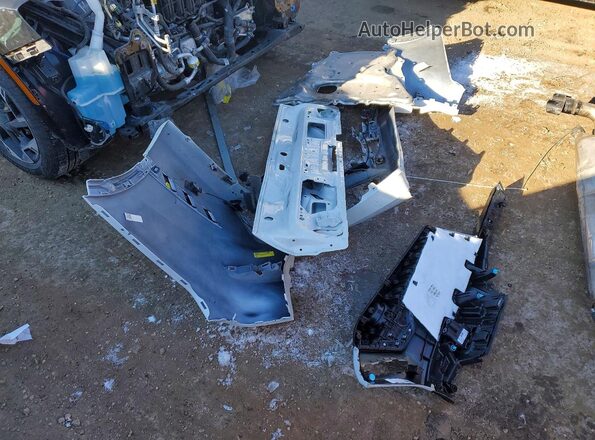 5UX23EM01S9Y89766 2025 BMW X7 White Vista del compartimento del motor