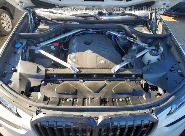 5UX23EM01S9Y89766 2025 BMW X7 White Vista interior trasera