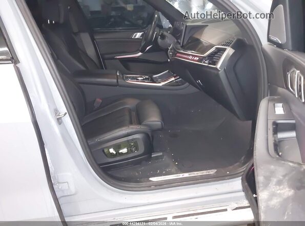 5UX23EM04P9P24981 2023 BMW X7 Gray Вид салону спереду