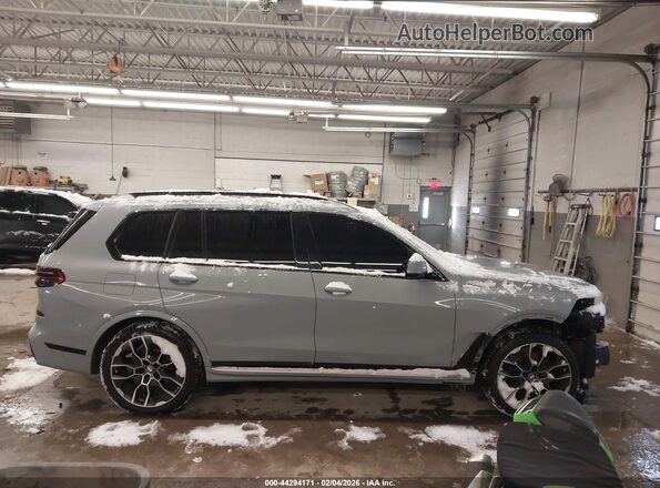 5UX23EM04P9P24981 2023 BMW X7 Gray Панорамний вид салону 360°