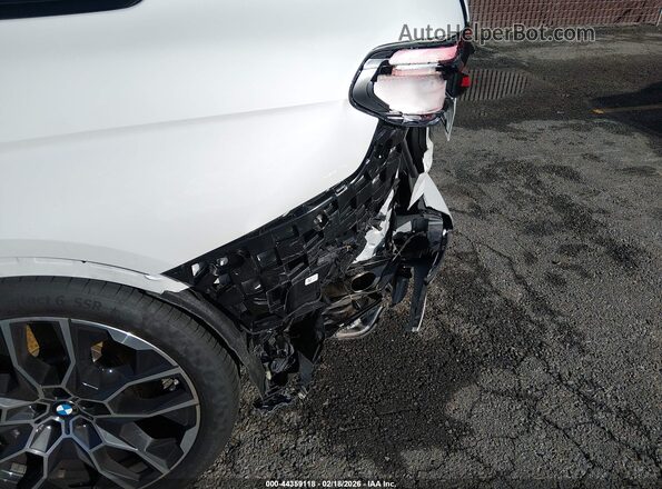 5UX23EM04R9S46158 2024 BMW X7 White 