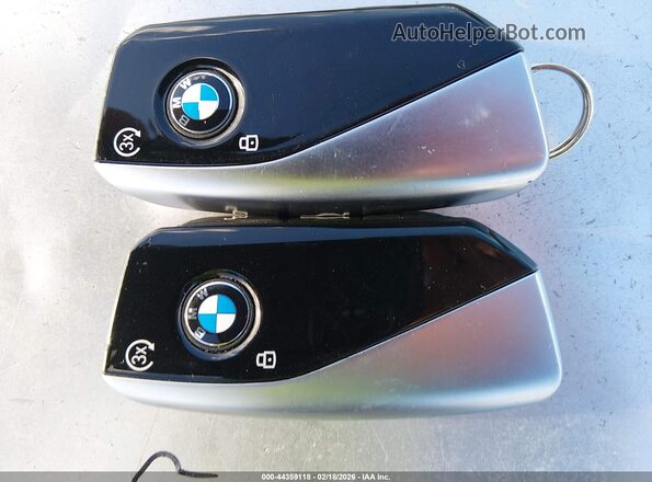 5UX23EM04R9S46158 2024 BMW X7 White Widok deski rozdzielczej