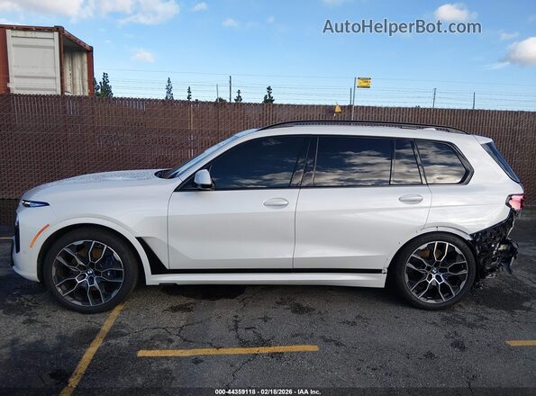 5UX23EM04R9S46158 2024 BMW X7 White Widok wnętrza 360 stopni