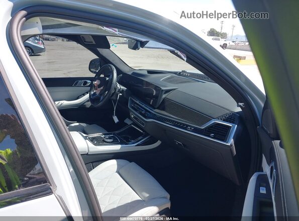 5UX23EM05S9X64950 2025 BMW X7 Gray Вид салону спереду