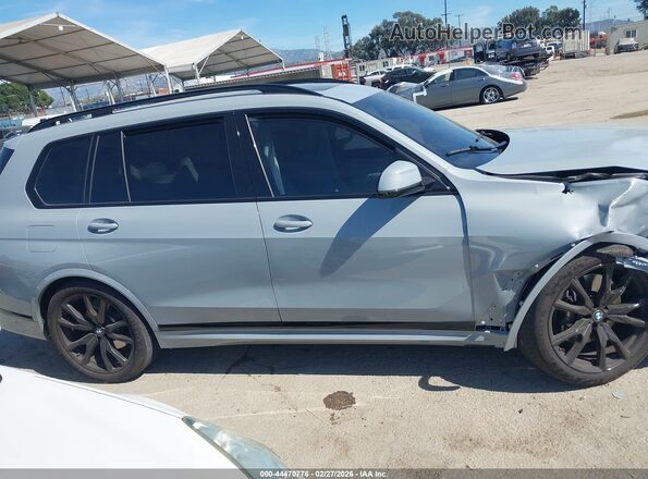 5UX23EM05S9X64950 2025 BMW X7 Gray Вид задньої частини салону