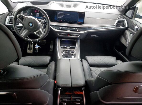 5UX23EM07R9S36448 2024 BMW X7 Gray Вид панелі приладів