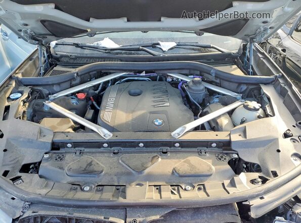 5UX23EM08P9P30735 2023 BMW X7 Silver Widok komory silnika