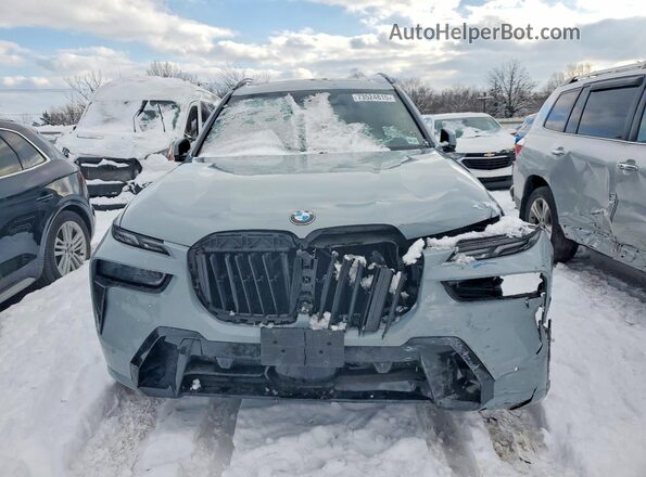 5UX23EM08P9P30735 2023 BMW X7 Silver Widok z przodu