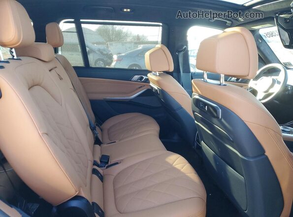 5UX23EM0XT9159100 2026 BMW X7 White Вид задньої частини салону
