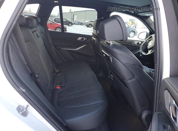 5UX23EU03R9T44114 2024 BMW X5 White Widok wnętrza z tyłu