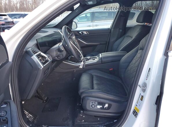 5UX23EU03R9T44114 2024 BMW X5 White Widok wnętrza z przodu