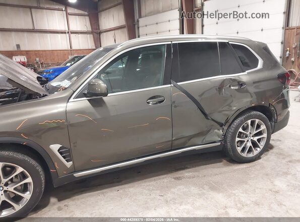 5UX23EU05S9W32786 2025 BMW X5 Green Вид спереду
