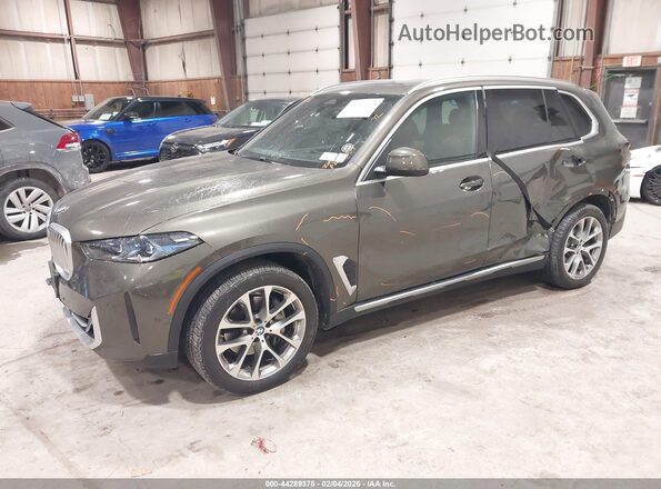 5UX23EU05S9W32786 2025 BMW X5 Green Передня ліва чверть