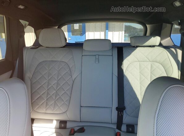 5UX23EU07S9000243 2025 BMW X5 Teal Вид задніх сидінь