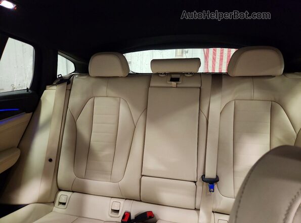 5UX2V1C05M9G61375 2021 BMW X4 Blue უკანა სავარძლების ხედი
