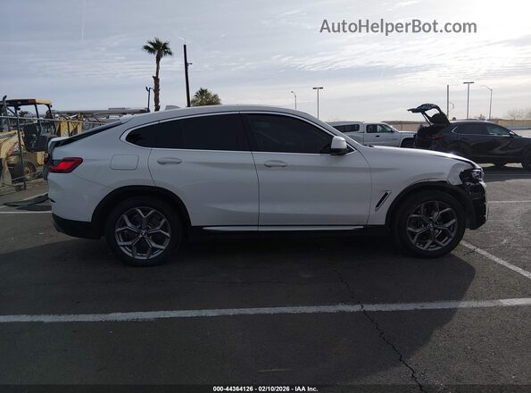 5UX33DT05N9K82659 2022 BMW X4 White უკანა სალონის ხედი