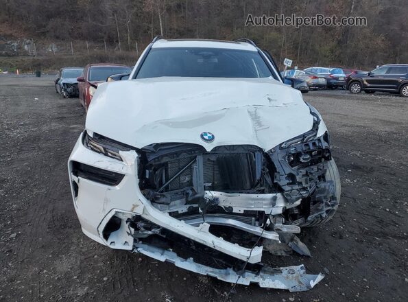 5UX33EM02R9V87434 2024 BMW X7 White 