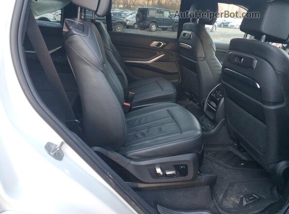 5UX33EM02R9V87434 2024 BMW X7 White 
