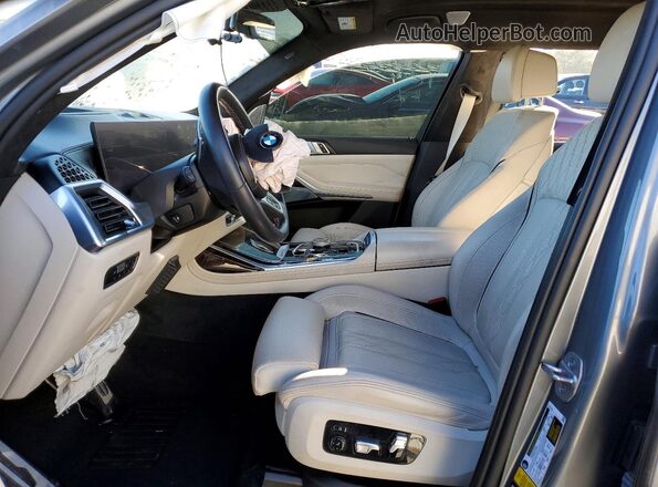 5UX33EM06P9M78231 2023 BMW X7 Silver წინა სალონის ხედი