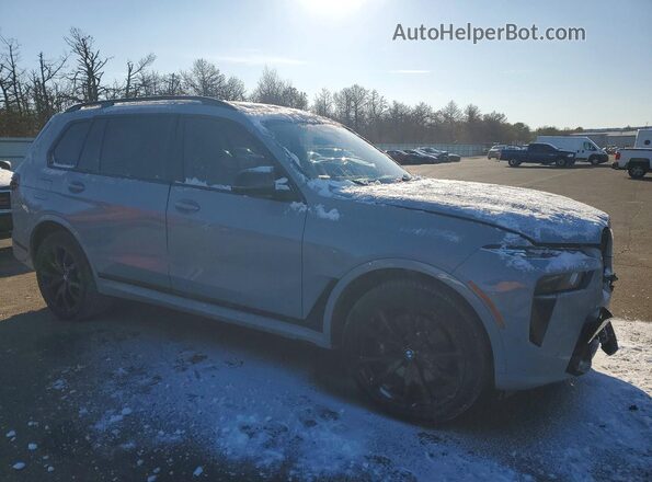 5UX33EM09P9P35687 2023 BMW X7 Gray Առջևի աջ