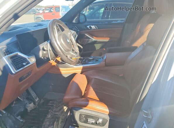 5UX33EM09P9P35687 2023 BMW X7 Gray Սալոնի դիմացի տեսք