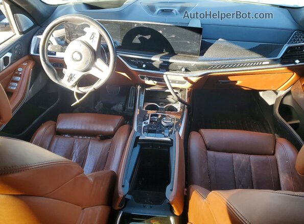 5UX33EM09P9P35687 2023 BMW X7 Gray Առջևի վահանակի տեսք