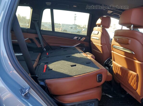 5UX33EM09P9P35687 2023 BMW X7 Gray Սալոնի հետևի տեսք