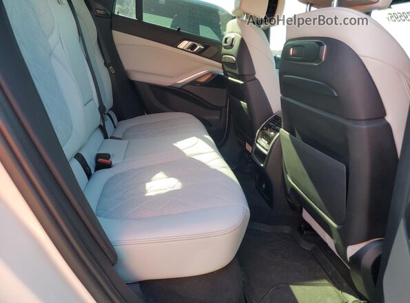 5UX33EX01R9S30550 2024 BMW X6 Белый Вид задней части салона